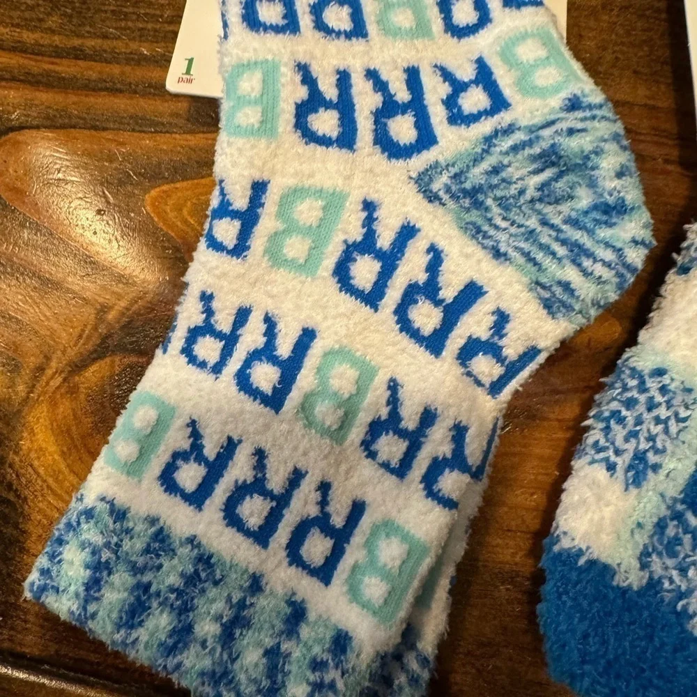2 PAIRS AIR PLUS ALOE INFUSED FUZZY SOCKS NWT SIZE 5-11